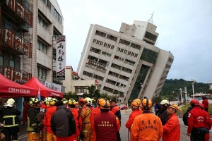 台湾地震，灾后重建与社会关怀并进