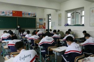 郑州疫情下的高校，象牙塔里的围城与突围