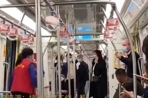 杭州地铁新规，未佩戴口罩乘车引发社会热议