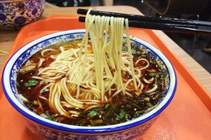 疫情下的北京兰州拉面，一碗面的温暖与坚守