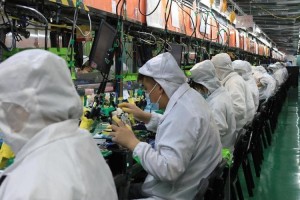 郑州富士康上班怕疫情，员工困境与企业责任