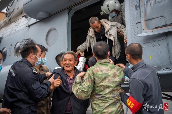 解放军赴台地震救援，跨越海峡的深情厚谊
