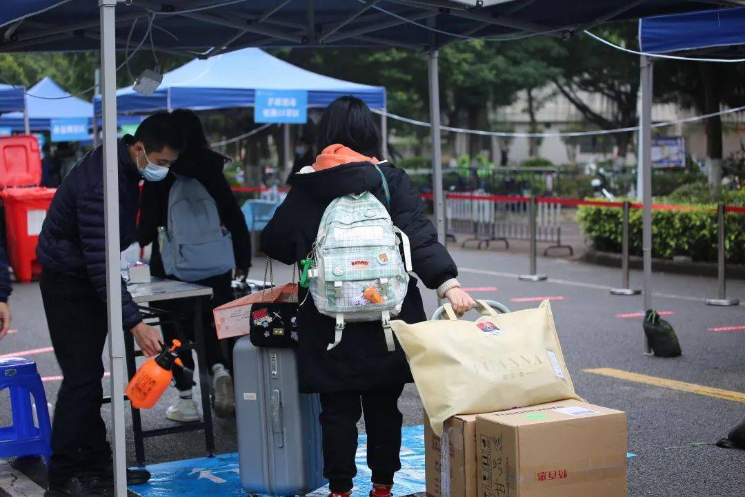 广州大学生返校，新学年的期待与挑战