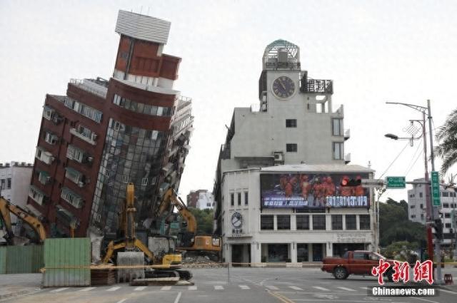 台湾地震倾斜大楼视频，震撼瞬间与科学解析