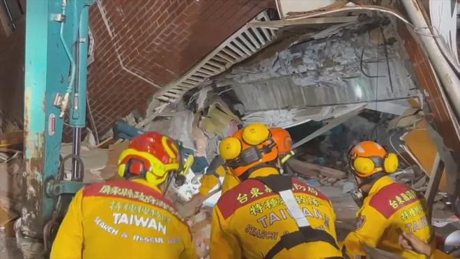 台湾7.3级地震，解放军救援力量迅速到位，彰显祖国统一力量
