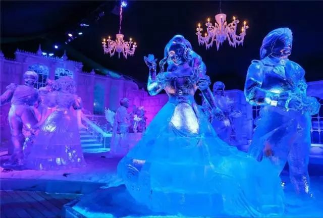 揭秘冰雕师高峰期的日薪，哈尔滨冰雪节背后的辛勤与付出