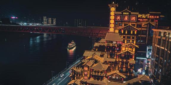 重庆与西安，疫情下的双城记