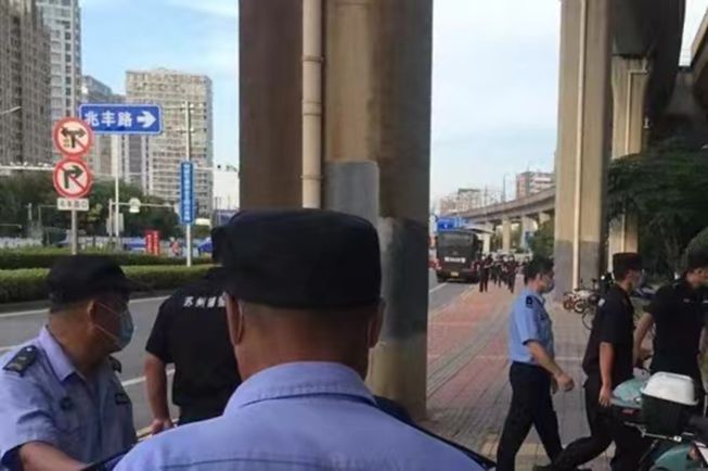 上海与南京，疫情下的双城记