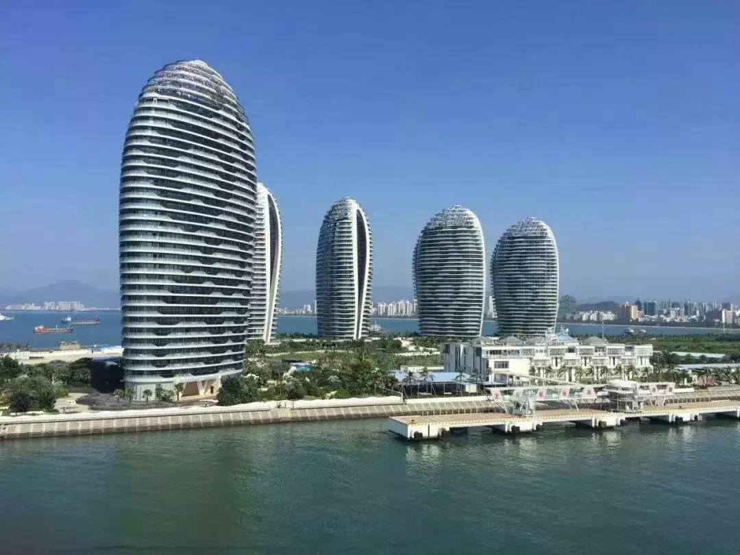 海南岛与香港，中国南部的两颗璀璨明珠