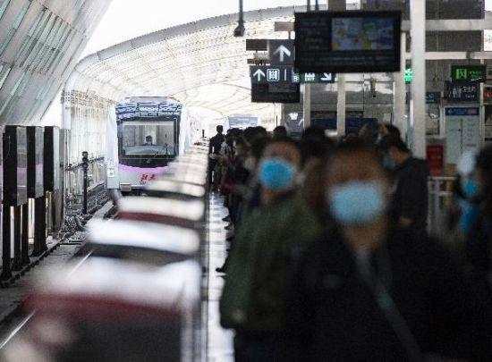 北京规定未戴口罩乘坐地铁，防疫新规下的城市交通管理