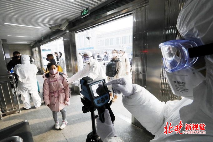 北京规定未戴口罩乘坐地铁，防疫新规下的城市交通管理
