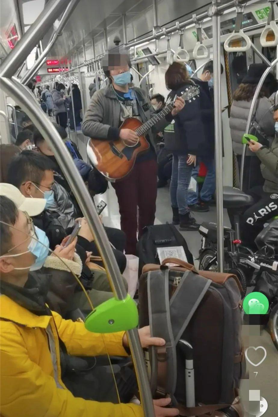 北京地铁未正确佩戴口罩卖唱现象，社会管理与个人自由的边界探讨