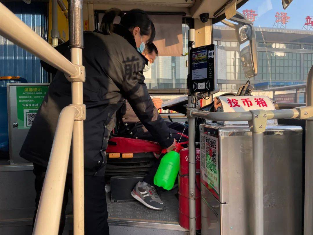 北京公交不戴口罩，防疫政策调整后的社会观察与思考