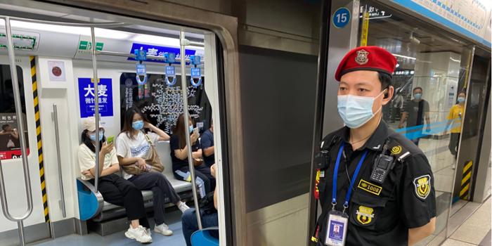 北京地铁不戴口罩拍照上传，个人自由还是公共责任？