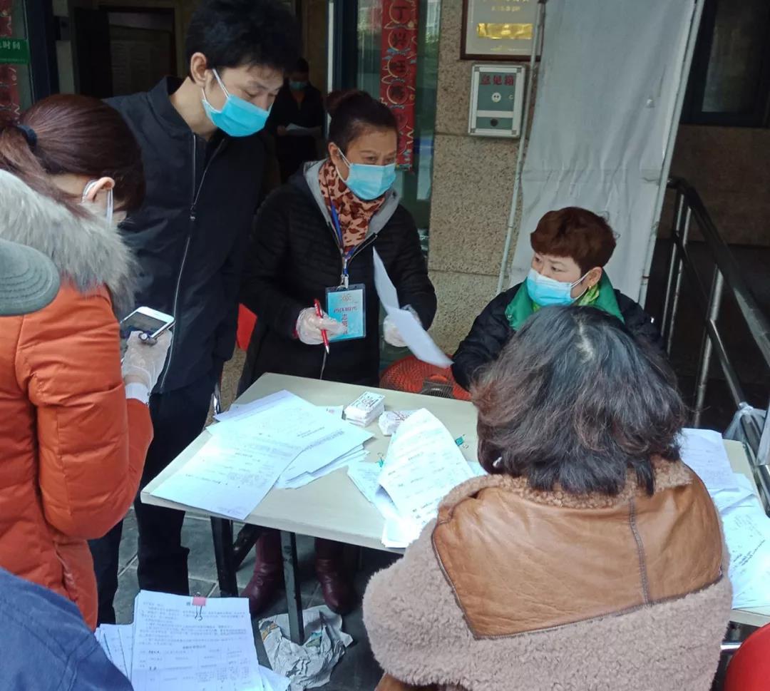 北京疫情与成都疫情对比，防控策略、社会反应与经验启示