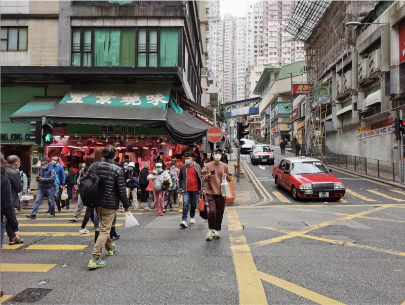 香港新冠疫情分布，区域差异、影响因素与防控策略