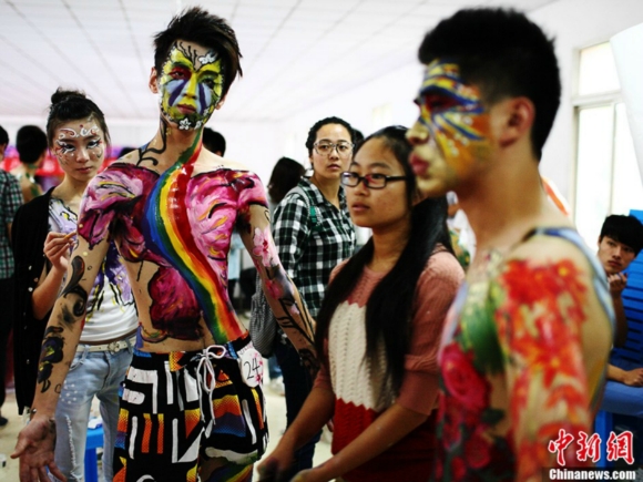疫情下的青春呐喊，南京大学生游街事件背后的思考