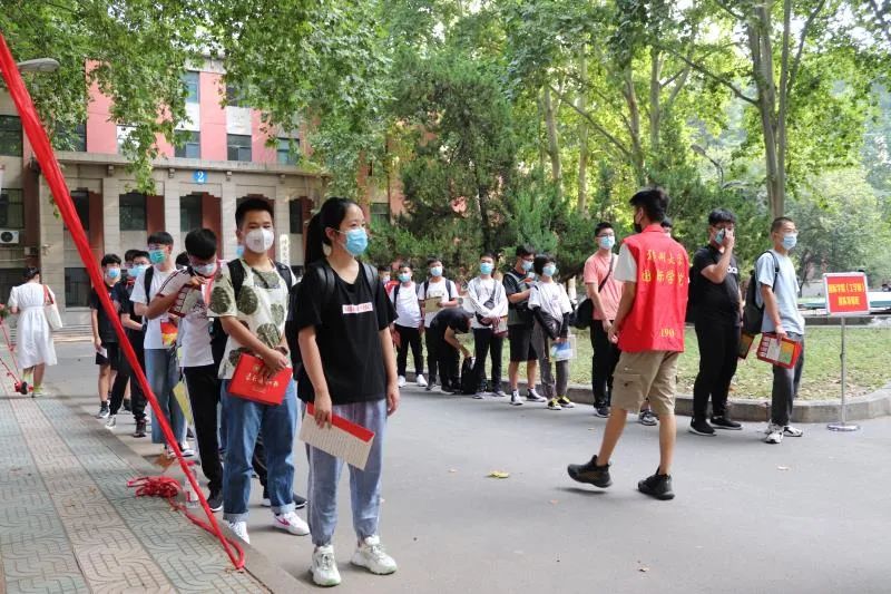 郑州大学学生返校，新学期的新气象与新挑战