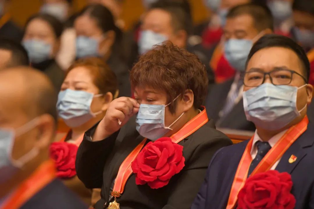 郑州市新冠疫情表彰大会，致敬平凡英雄，凝聚抗疫力量