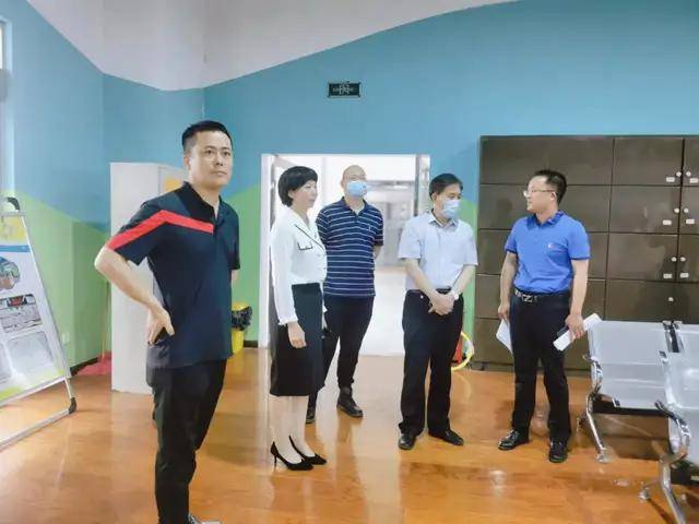 郑州封城记，疫情下的城市坚守与人性光辉