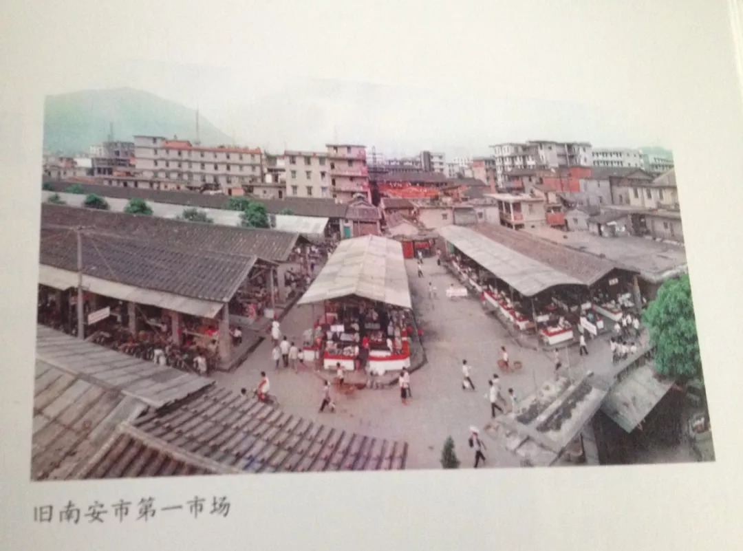 郑州2022年封城纪录，一座城市的抗疫记忆与韧性
