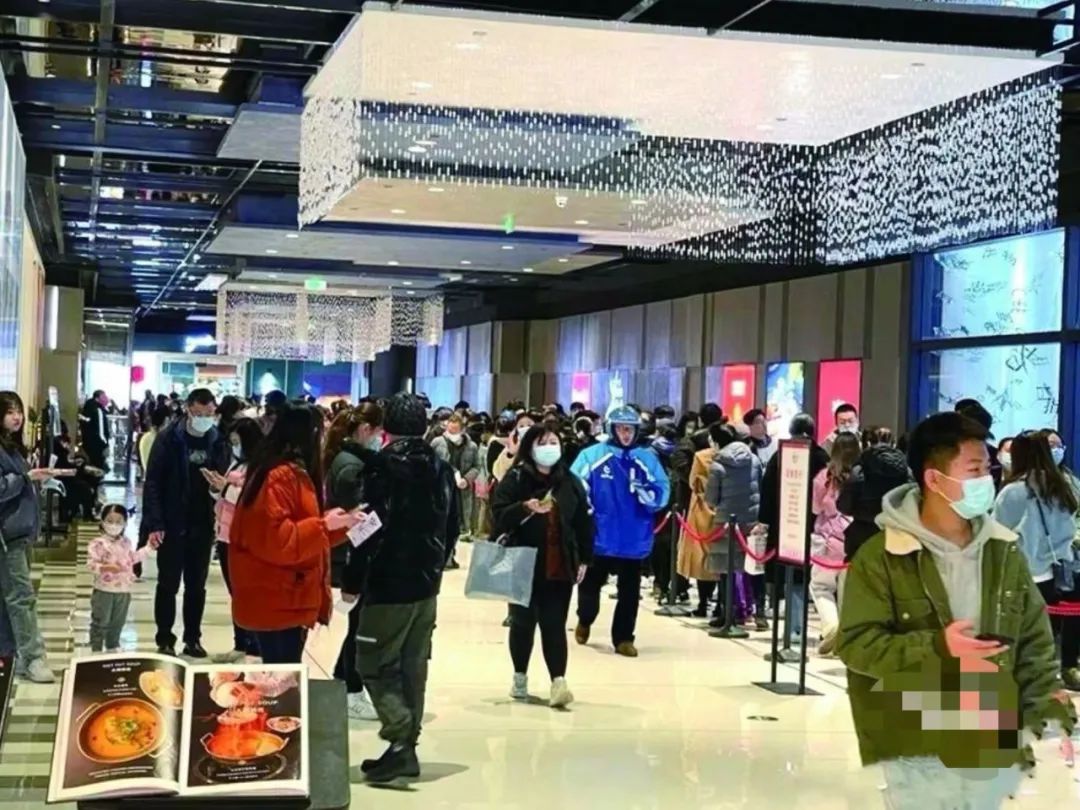 呼和浩特商场停业，经济寒冬下的商业困境与转型之路