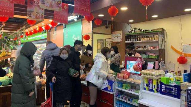 昆明疫情期间商店，坚守与变革的双重奏