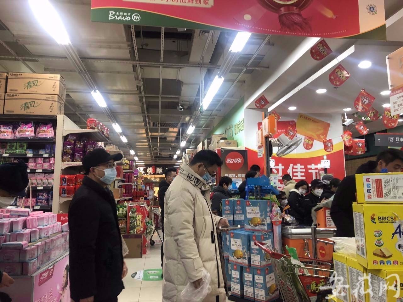 合肥疫情下的超市，民生保障与社会责任的考验