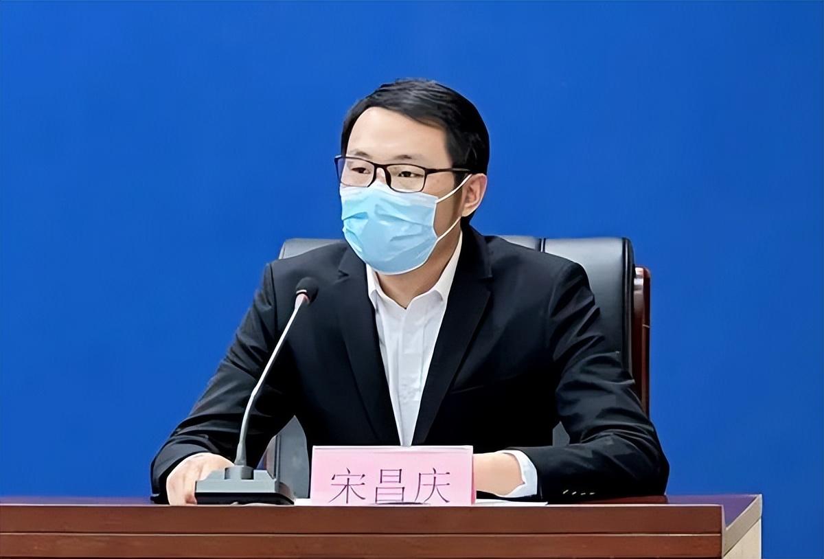 好的，我将按照您的要求创作一篇关于长春疫情期间商场关门的深度报道。为了让文章更全面，我会先列出一些关键点。请您看看以下内容是否符合您的预期。如果您有其他想法，可以随时提出，我会进行调整