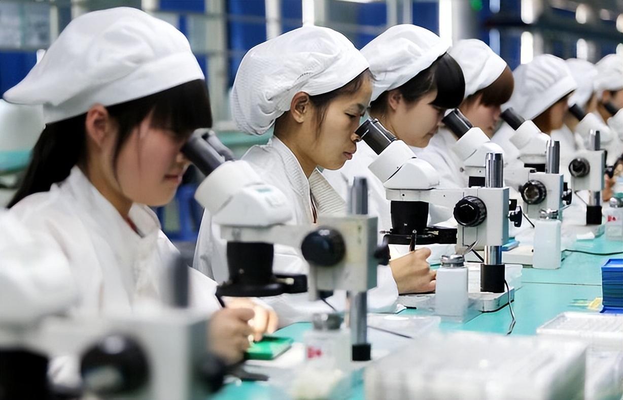 郑州富士康出现感染，疫情下的产业困境与应对策略