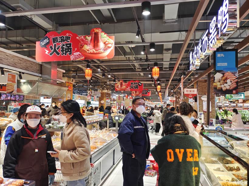 郑州疫情下的超市营业，保障民生与防控的双重挑战