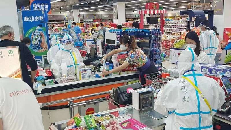 郑州疫情下的超市营业，保障民生与防控的双重挑战