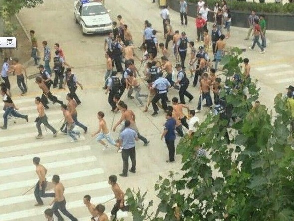 郑州富士康万人火拼，劳资矛盾激化下的工人抗争