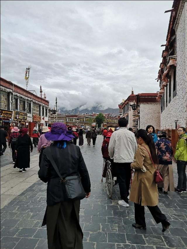 拉萨疫情，高原圣城的静默与突围