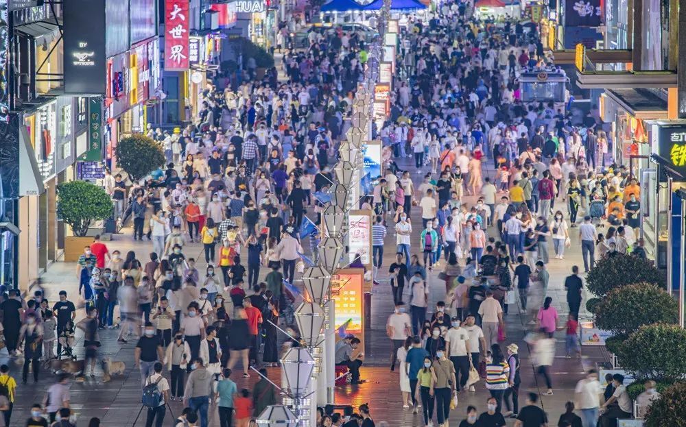 上海与成都疫情，城市治理与公共卫生的双重考验