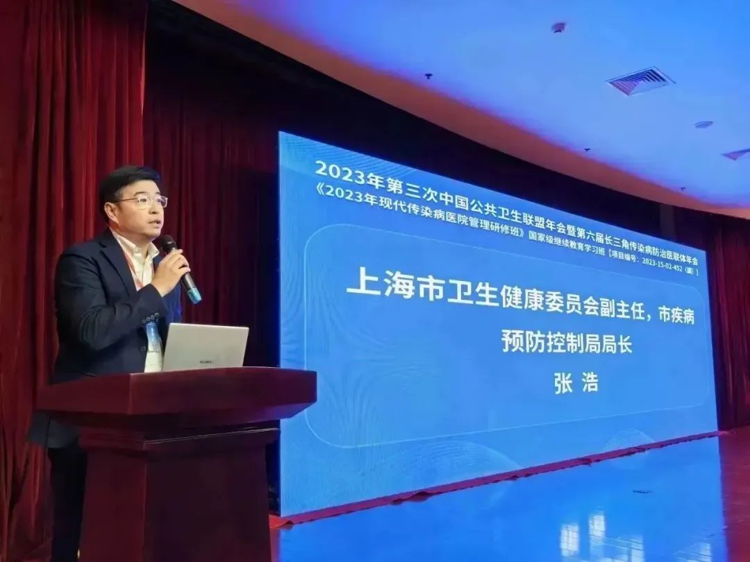 好的，我将按照您的要求创作一篇关于上海市卫健委医政处副处长职责与挑战的深度报道。以下是基于您提供的大纲和正文的完整内容
