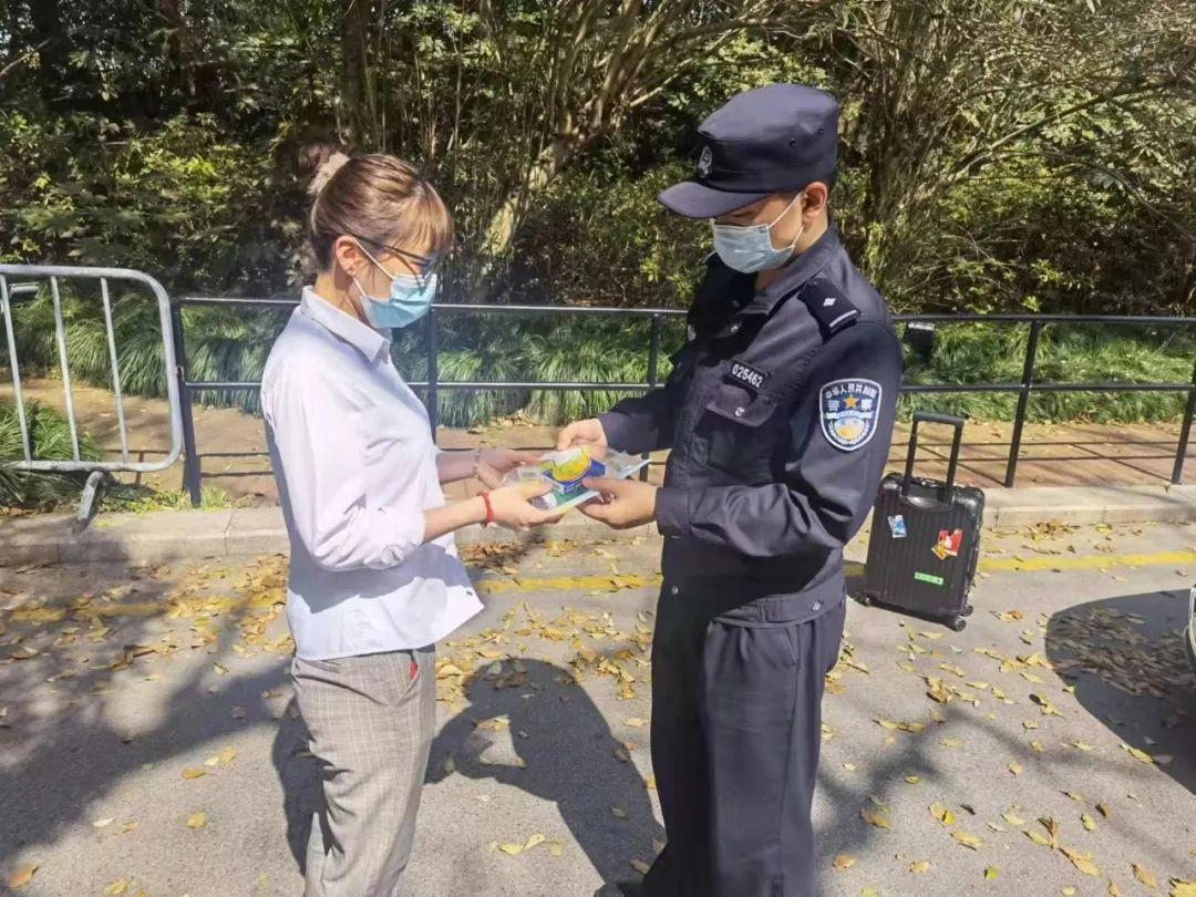 上海卫健委负责人，抗疫先锋与城市健康守护者的责任与担当