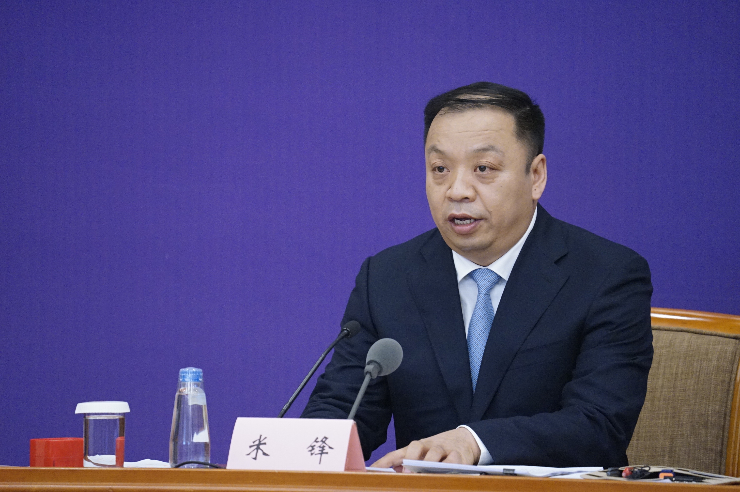 上海卫健委衣局长，公共卫生事业的领航者