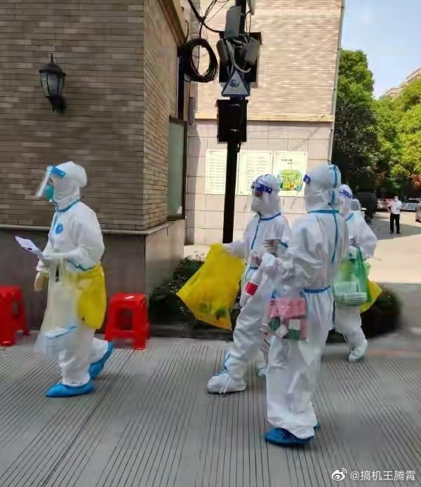 上海重疫区，一座城市的抗疫史诗与人性光辉