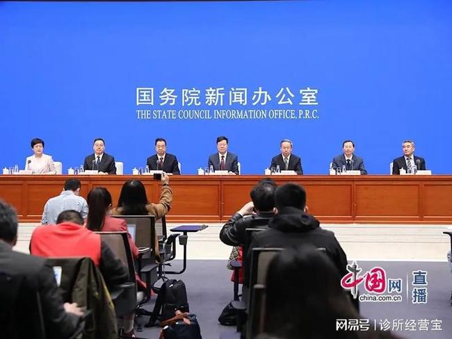 疫情下的上海，卫健委副主任的角色与挑战