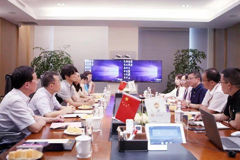 架起沪疆合作的桥梁—记上海市人民政府驻新疆办事处主任的使命与担当