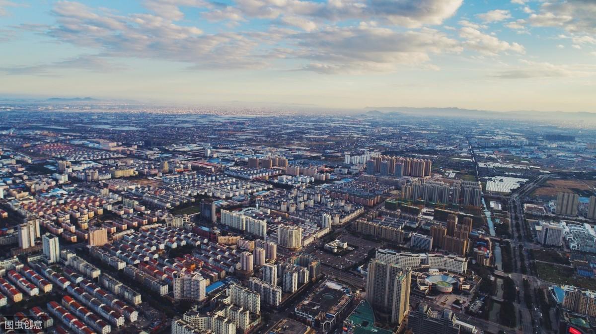 疫情下的区域对比，浙江省与重庆市的防控策略与行政区划分析