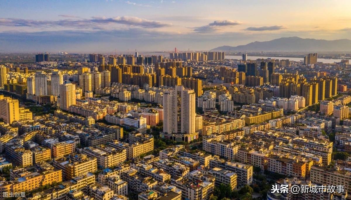 疫情下的区域对比，浙江省与重庆市的防控策略与行政区划分析